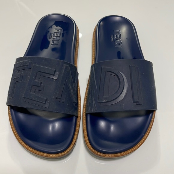 Authentic Fendi Men’s rubber slide - Picture 1 of 4